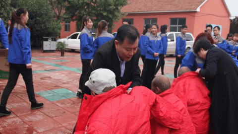 扬尊老之风尚，树敬老之表率