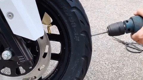 吉路尔轮胎电转打孔，没气照样骑..